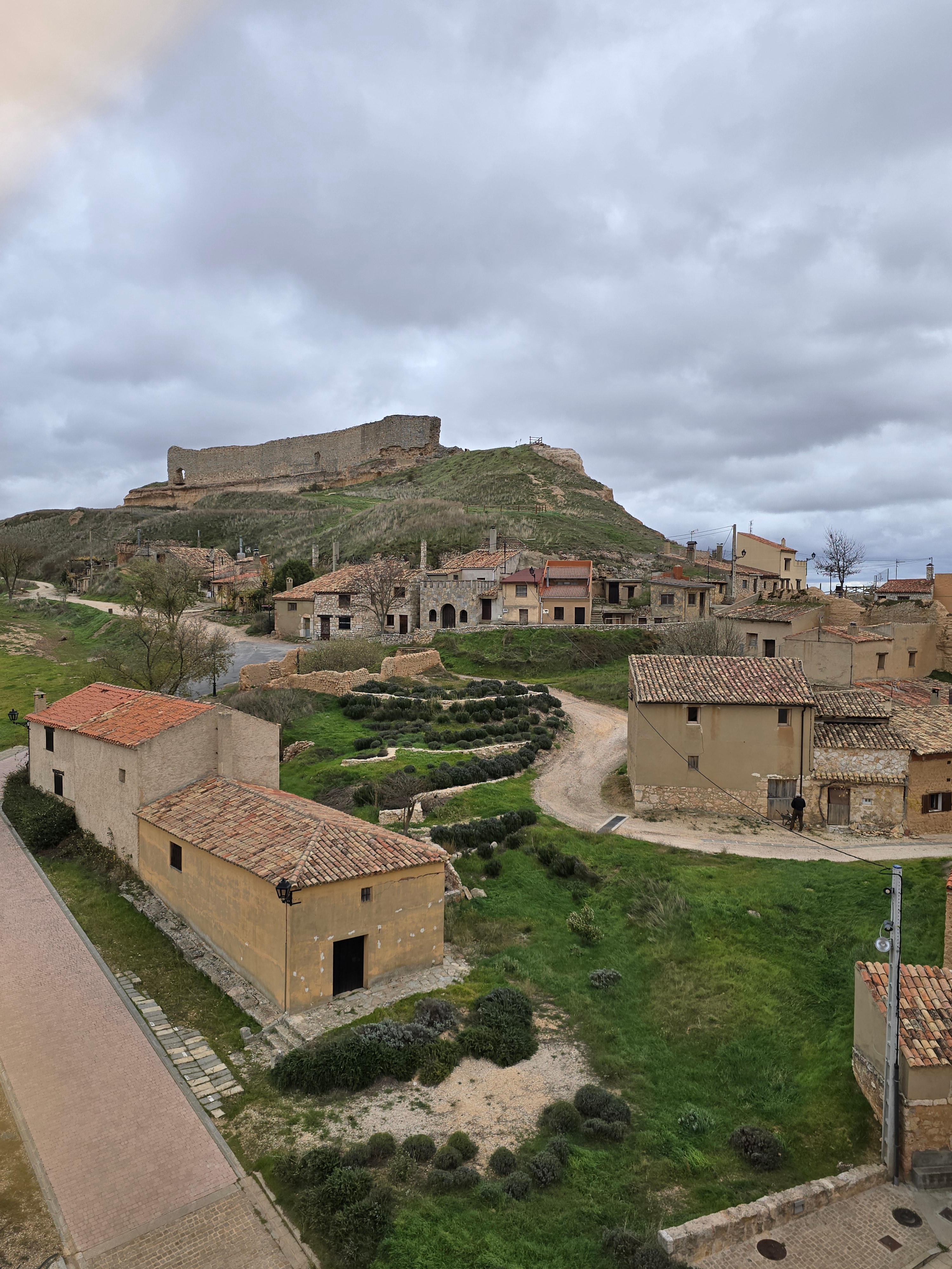Castillo y bodegas_San Esteban de Gormaz