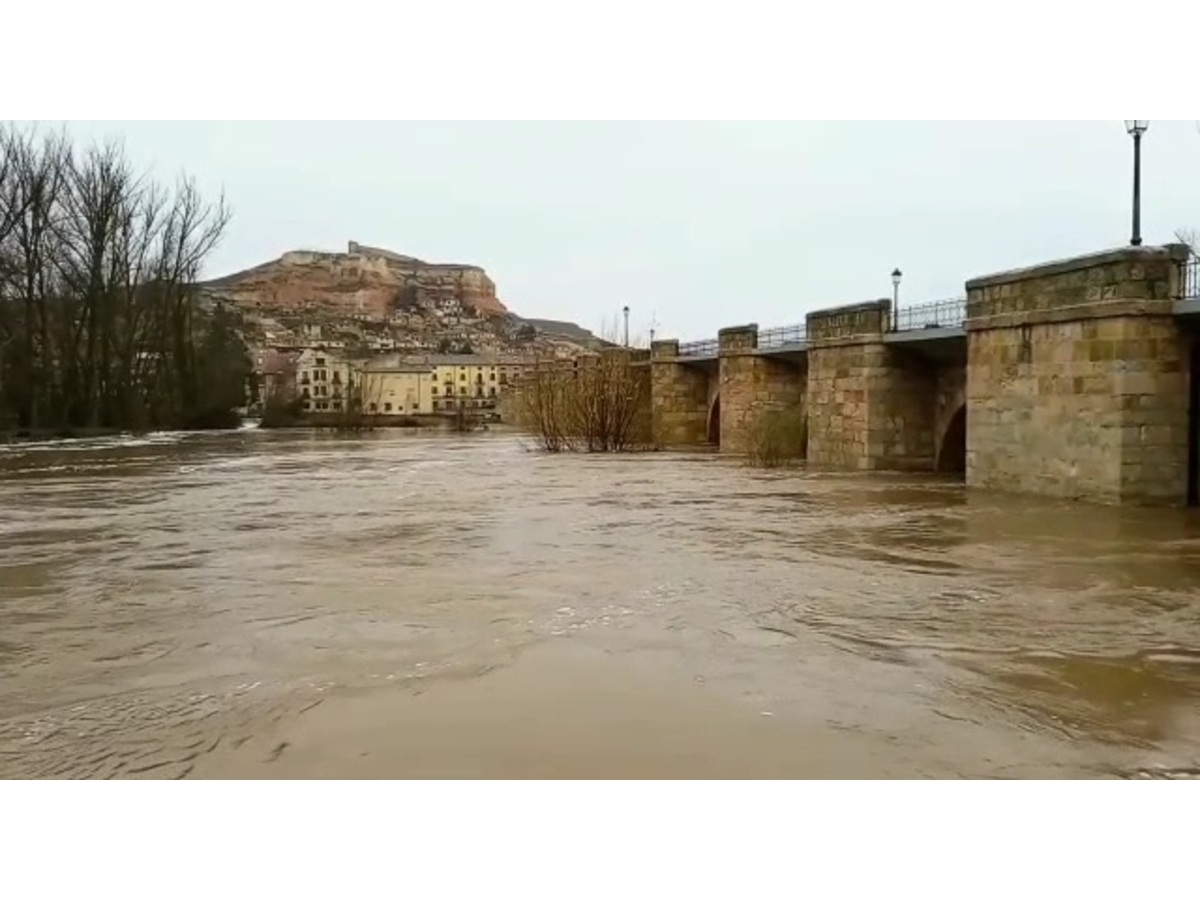 Precaución ante la crecida del río en San Esteban