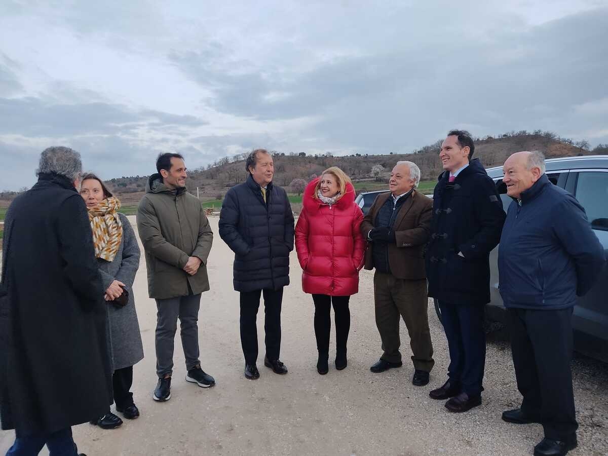 El consejero visita la iluminación del camino a El Plantío - Imagen 4