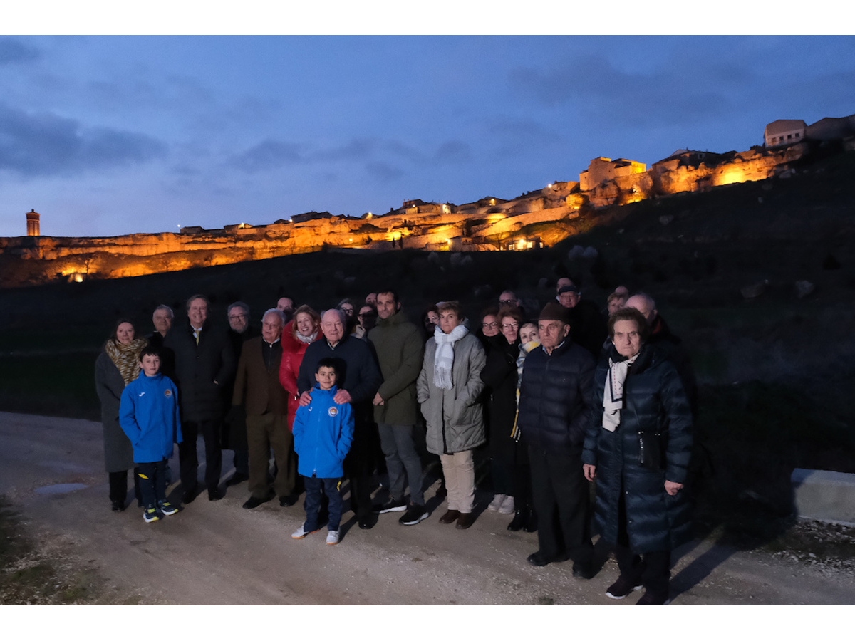 El consejero visita la iluminación del camino a El Plantío