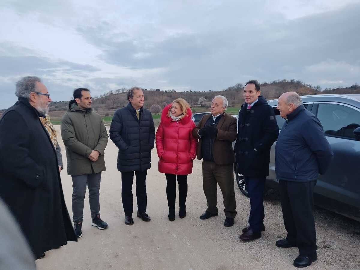 El consejero visita la iluminación del camino a El Plantío - Imagen 2