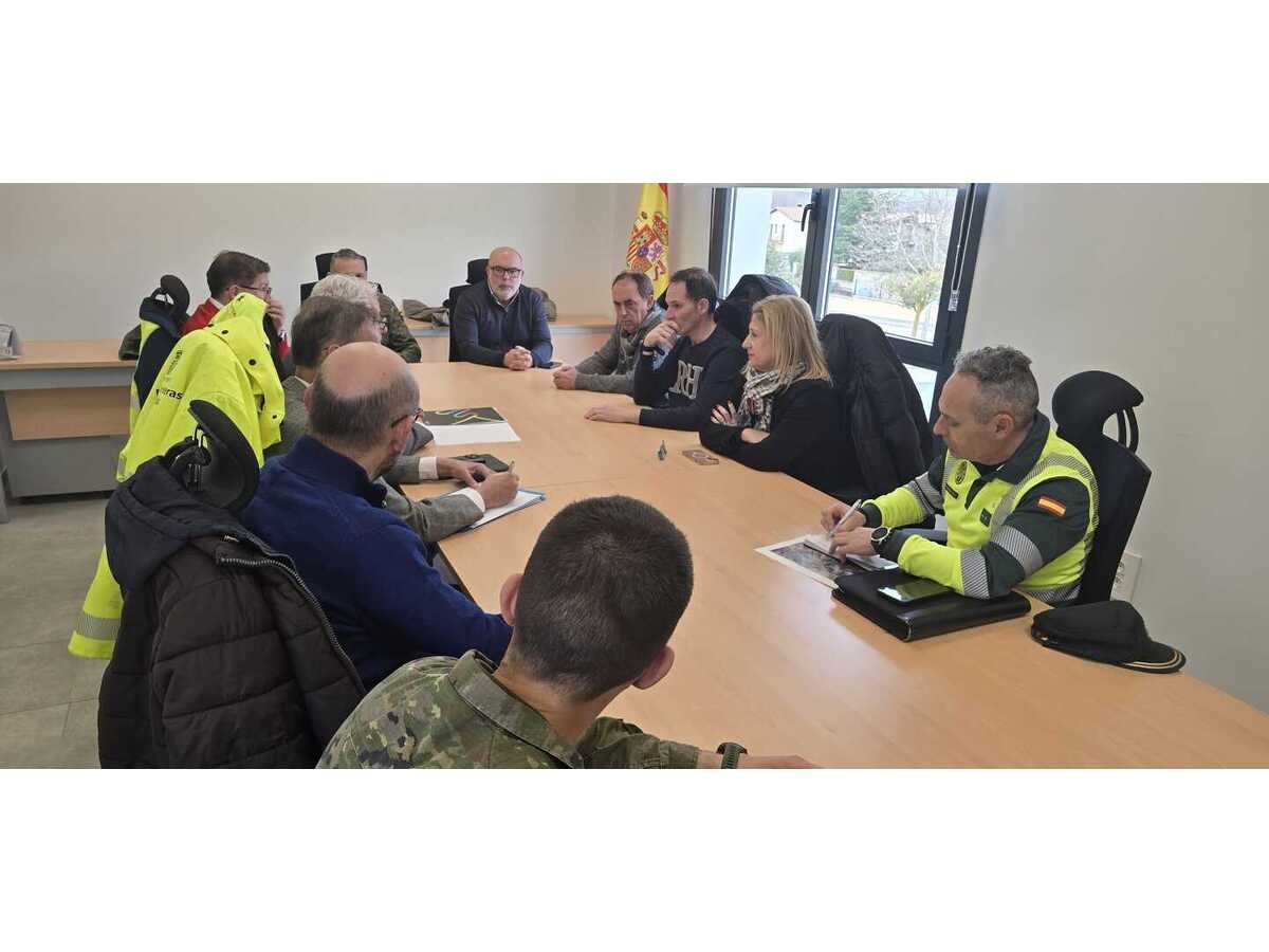 El alcade informa a los vecinos sobre el cierre del puente - Imagen 2